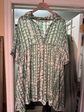 entro Mint Green and White Patterned Button-Down Shirt